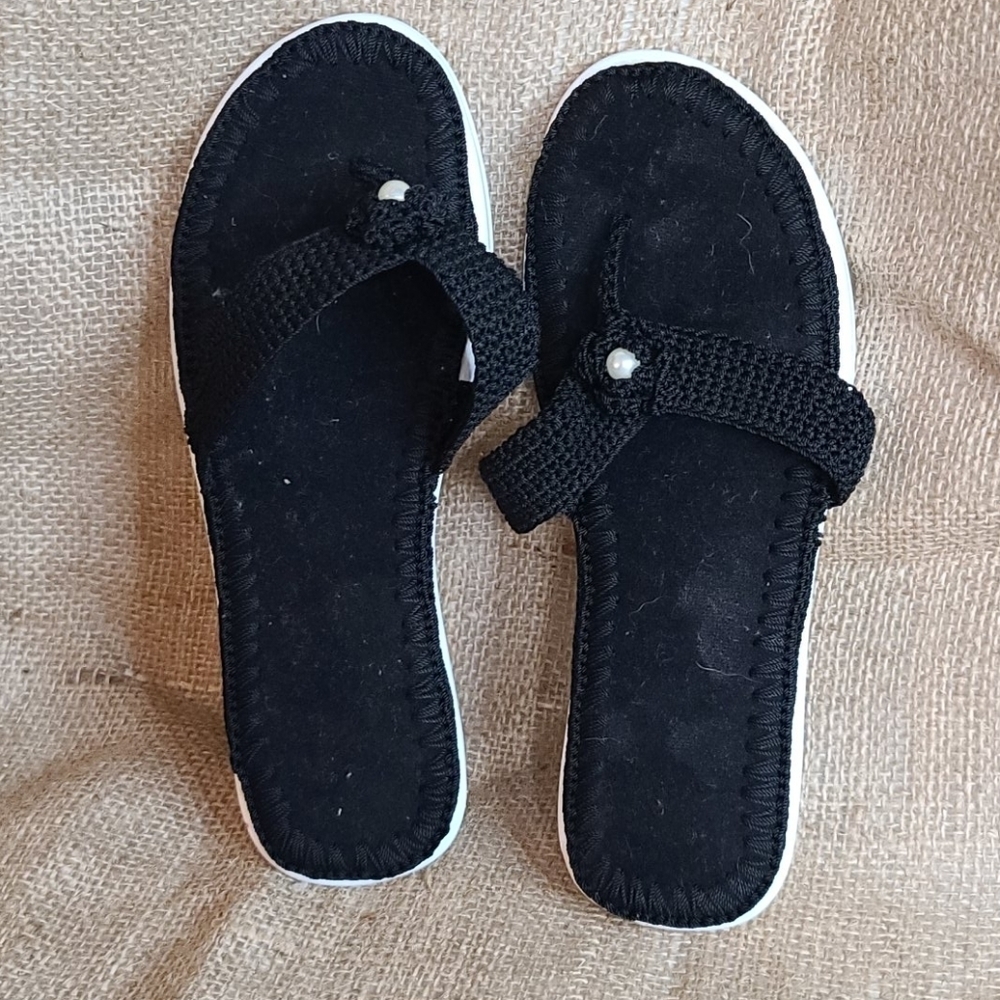 Black crocheted thong flip-flop sandals size 6